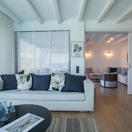 Eliandreia Luxury Villa