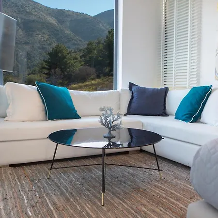 Eliandreia Luxury Villa *