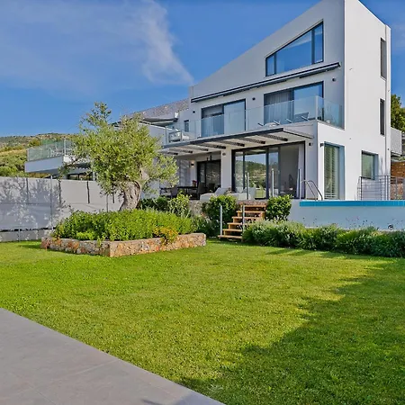 Eliandreia Luxury Villa *