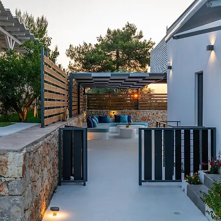 Eliandreia Luxury Villa