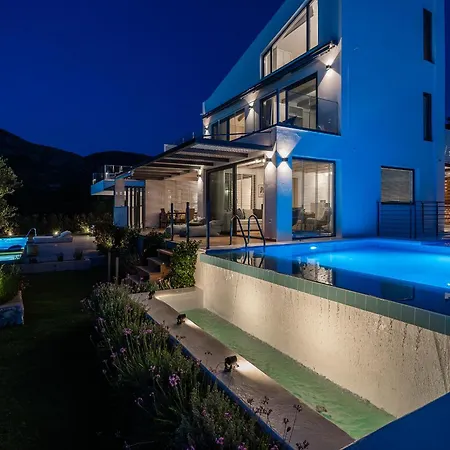Eliandreia Luxury Villa